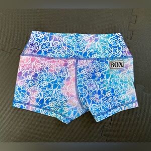 Rok the Box booty shorts, M